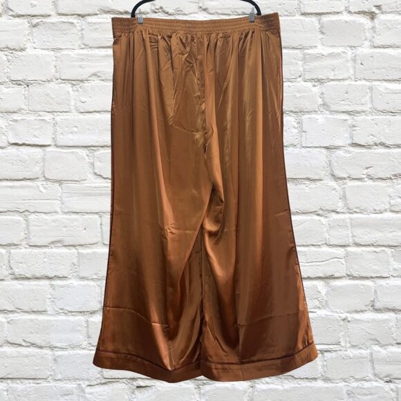 Size 3R TORRID Wide Leg Satin High Rise Pant (SLIGHT DAMAGE read description) - Picture 3 of 8